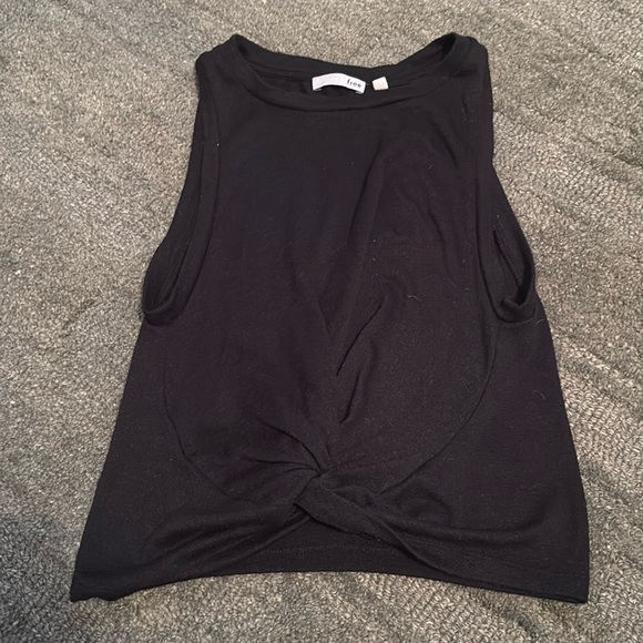 Aritzia Wilfred free twist front tank - Picture 1 of 3